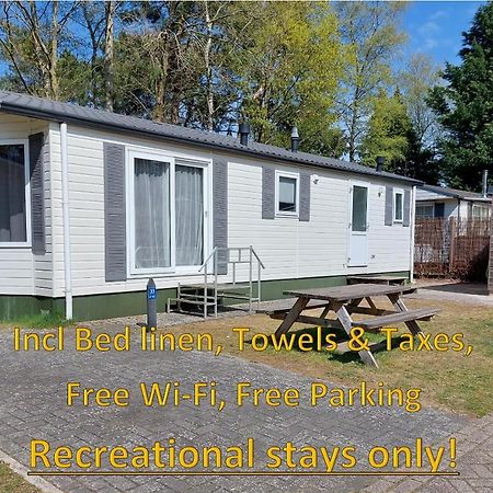 Modern En Chic Chalet Tot 4 Personen Op De Veluwe Recreatiepark De Oude Driest 皮滕 外观 照片